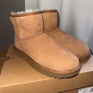 UGG Women’s Classic Mini II Boot Size 7